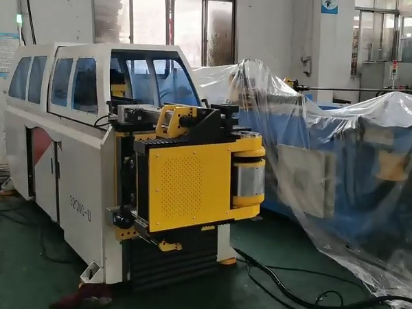 弯管机