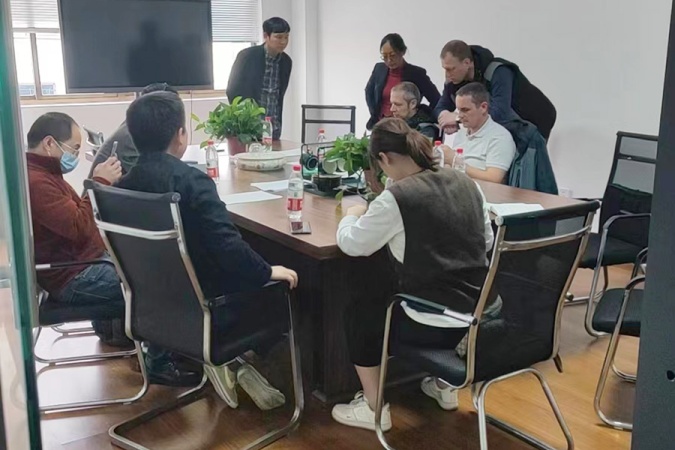 伊朗合作伙伴来我司讨论管材成型方案